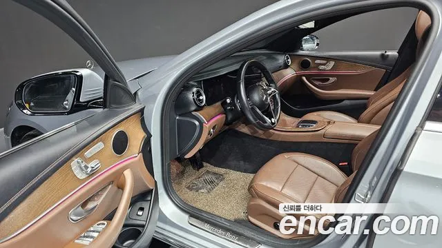 Mercedes-Benz E-Class — Фото автомобиля 10