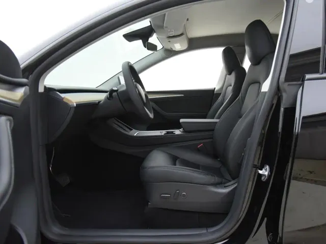 Tesla Model Y — Фото автомобиля 10
