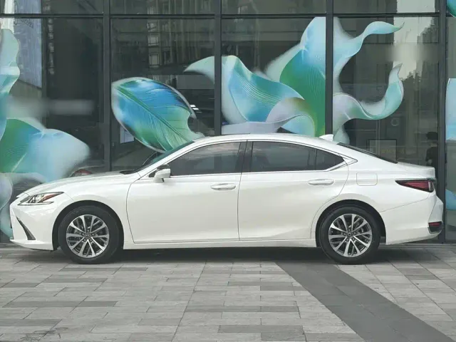 Lexus ES — Фото автомобиля 20