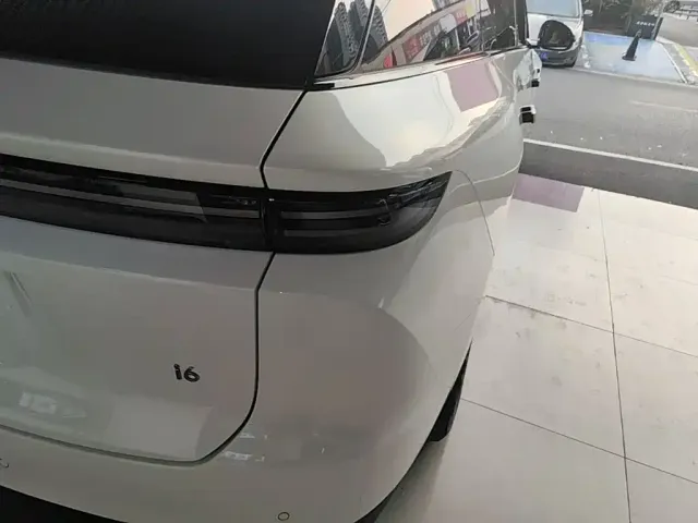 Li Auto Li Auto i6 2025 2WD Base Model — Фото автомобиля 7
