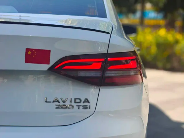 Volkswagen Lavida — Фото автомобиля 10