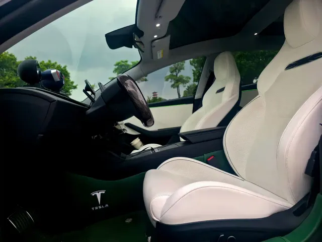 Tesla Model 3 — Фото автомобиля 4