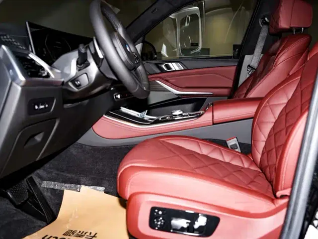 BMW BMW X5 2023 xDrive 40Li M Sport Black Night Package — Фото автомобиля 17