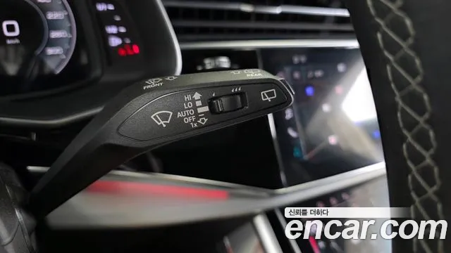 Audi Q8 55 TFSI quattro Premium — Фото автомобиля 27