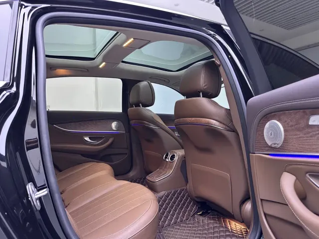 Mercedes-Benz E-Class — Фото автомобиля 13
