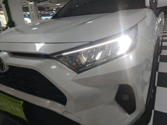 Toyota RAV4 — Фото автомобиля 23