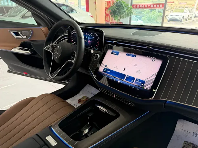 Mercedes-Benz E-Class — Фото автомобиля 11