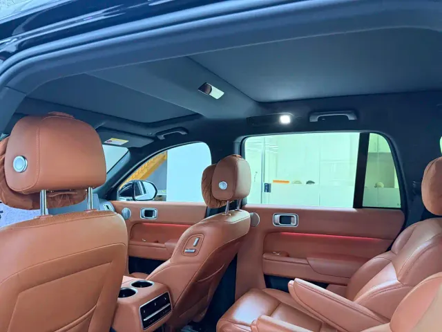 Li Auto L8 — Фото автомобиля 15