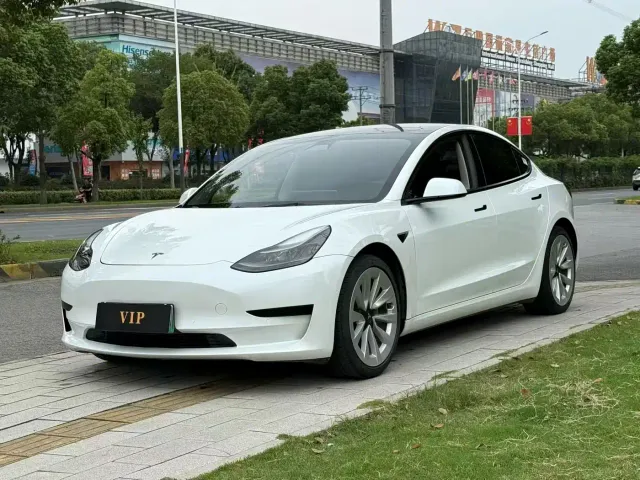 Фотография автомобиля — Tesla Model 3