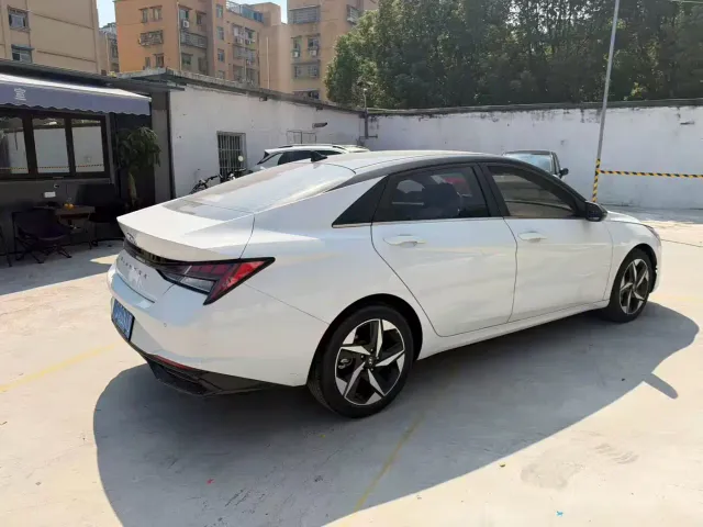 Hyundai Elantra — Фото автомобиля 9