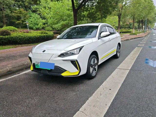Фотография автомобиля — Dongfeng Fengshen E70