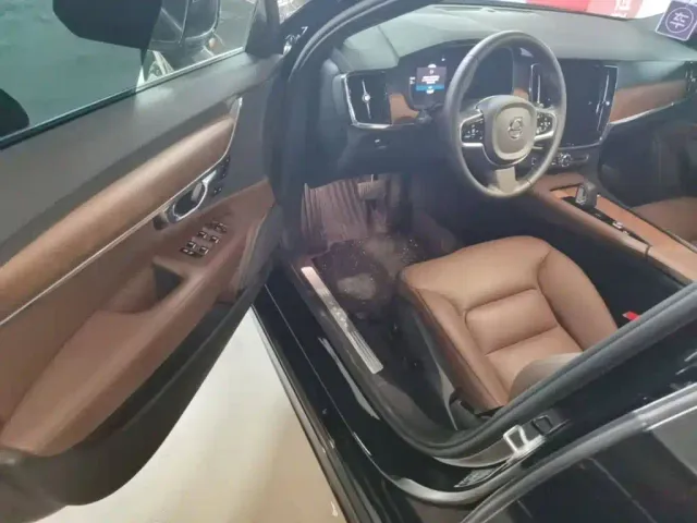 Volvo S90 — Фото автомобиля 15