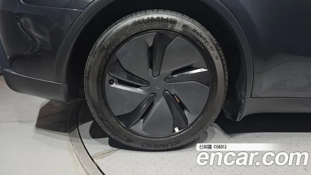 Tesla Model Y — Фото автомобиля 5