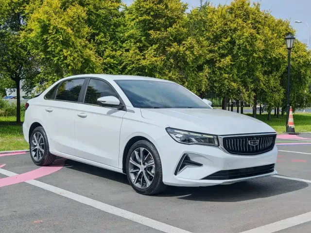 Geely Emgrand — Фото автомобиля 5