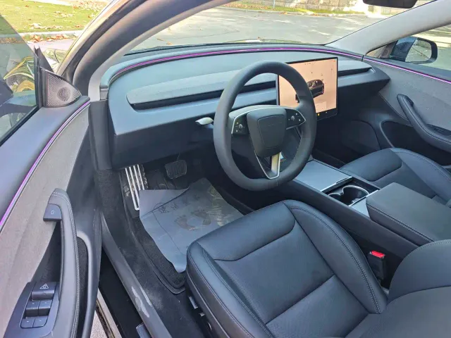 Tesla Model 3 — Фото автомобиля 4