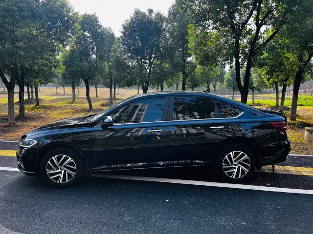 Volkswagen Lavida — Фото автомобиля 7