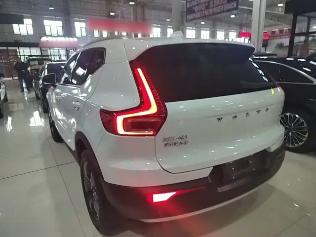 Volvo XC40 — Фото автомобиля 22