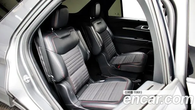Ford Explorer — Фото автомобиля 17