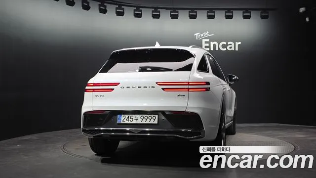 Genesis GV70 — Фото автомобиля 4