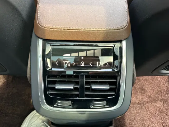 Volvo XC90 — Фото автомобиля 7