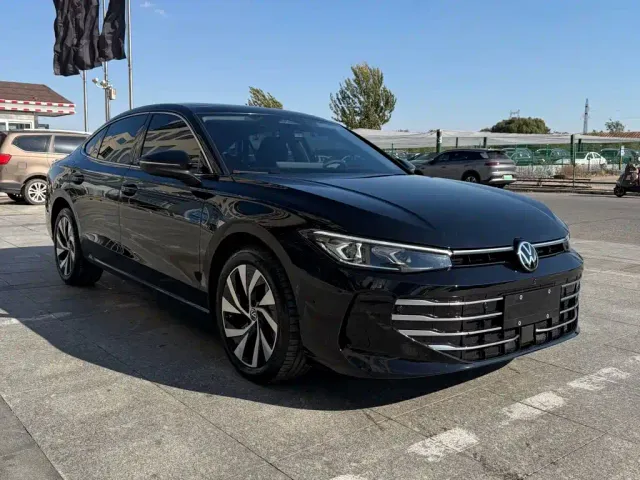 Volkswagen Passat — Фото автомобиля 3