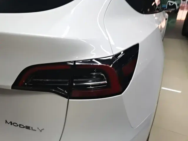 Tesla Model Y — Фото автомобиля 7