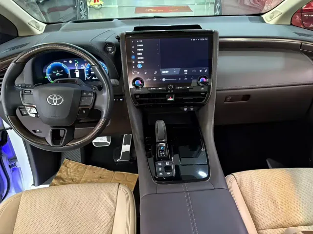 Toyota Alphard — Фото автомобиля 11