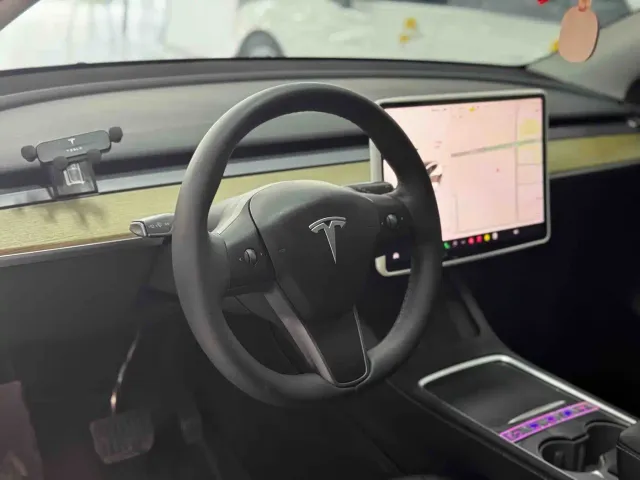 Tesla Model Y — Фото автомобиля 4