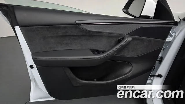 Tesla Model Y — Фото автомобиля 13