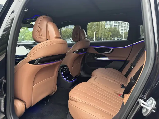 Mercedes-Benz E-Class — Фото автомобиля 7
