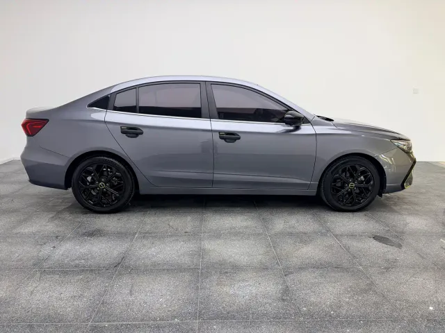 Roewe i5 — Фото автомобиля 18
