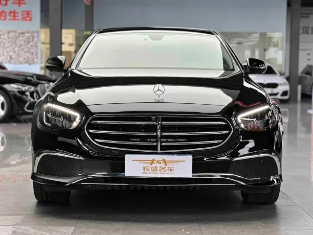 Mercedes-Benz E-Class — Фото автомобиля 2