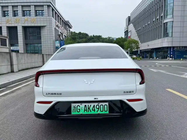 Wuling Starlight — Фото автомобиля 4