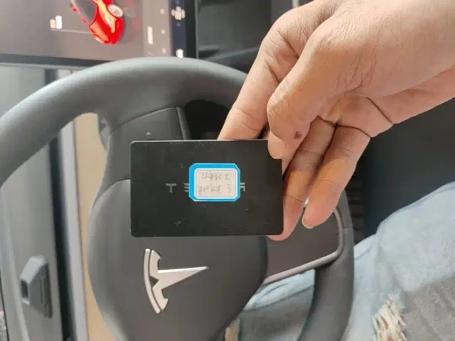 Tesla Model 3 — Фото автомобиля 8