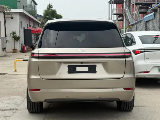 Li Auto L9 — Фото автомобиля 16
