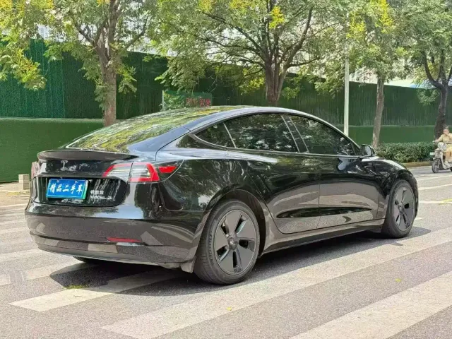 Tesla Model 3 — Фото автомобиля 9