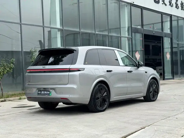 Li Auto L8 — Фото автомобиля 19