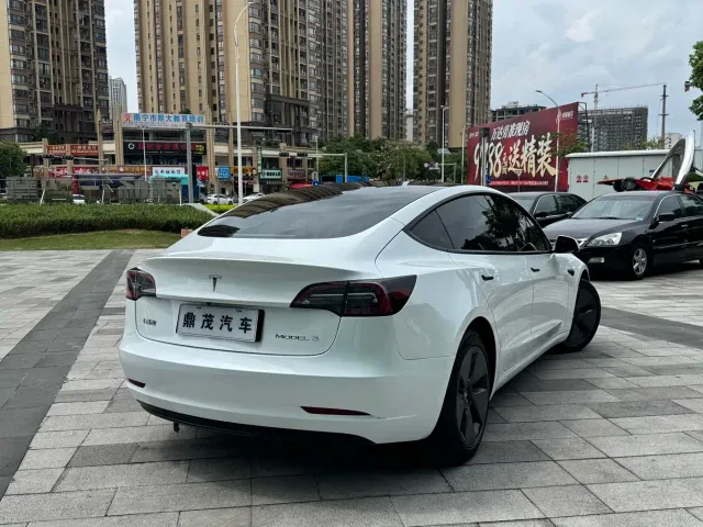 Tesla Model 3 — Фото автомобиля 7