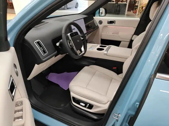 Li Auto L7 — Фото автомобиля 14