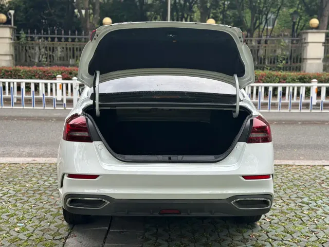 Geely Emgrand — Фото автомобиля 9