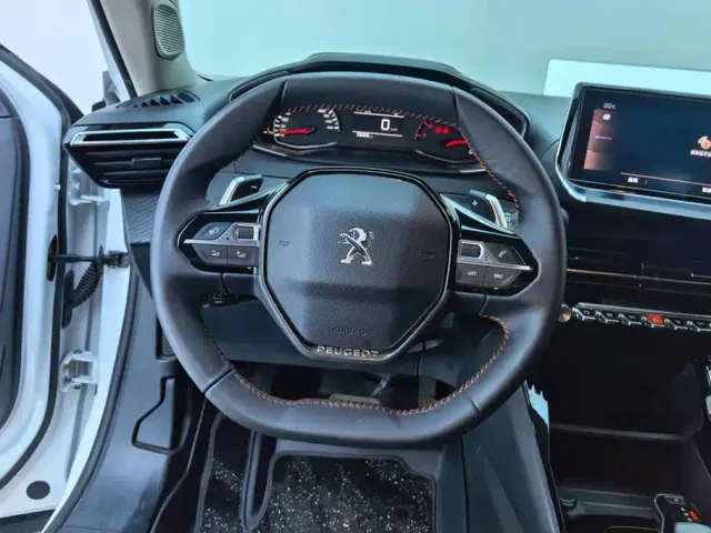 Peugeot 2008 — Фото автомобиля 15