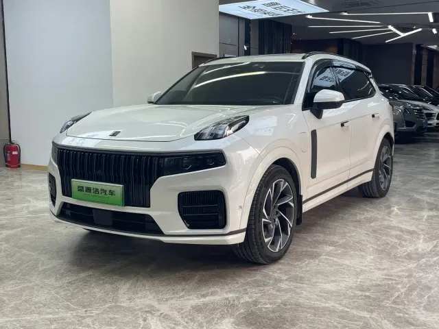 Фотография автомобиля — Lynk & Co 09 EM-P