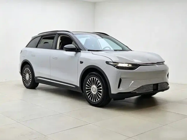 Leapmotor C11 — Фото автомобиля 18