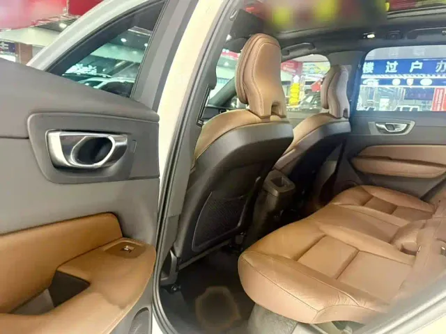 Volvo XC60 — Фото автомобиля 12