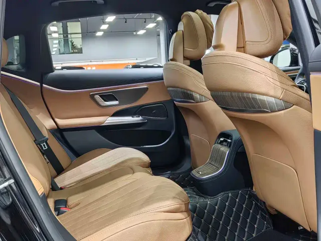 Mercedes-Benz E-Class — Фото автомобиля 17