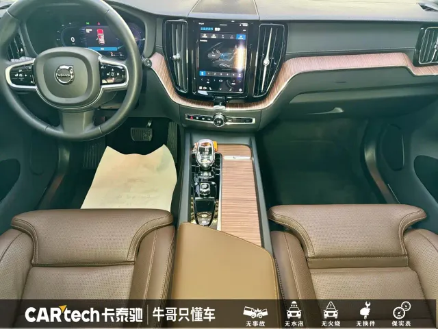 Volvo XC60 — Фото автомобиля 13