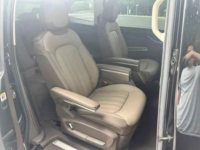 Volkswagen Viloran 2022 380TSI Premium Edition — Фото автомобиля 3