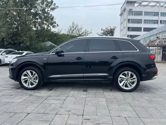 Audi Q7 — Фото автомобиля 4