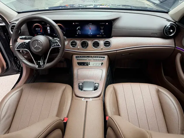 Mercedes-Benz E-Class — Фото автомобиля 12