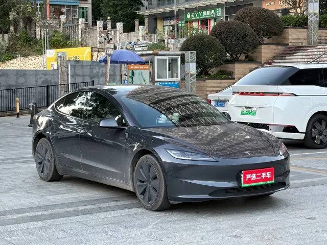 Tesla Model 3 — Фото автомобиля 2